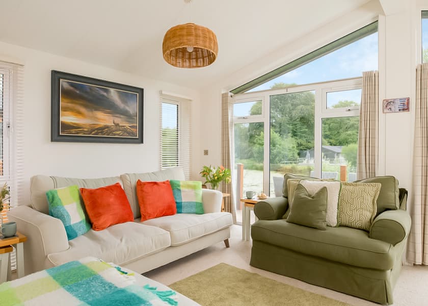 Lake Front Pet 2-bedroom Lodge (Sleeps 4) - Lakeview Manor Lodges, Dunkeswell, Honiton