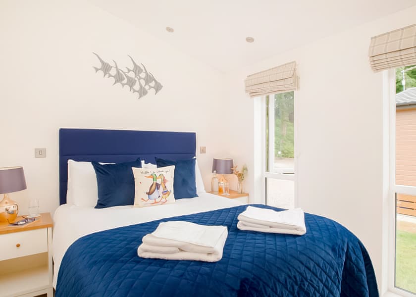 Lake Front Pet 2-bedroom Lodge (Sleeps 4) - Lakeview Manor Lodges, Dunkeswell, Honiton