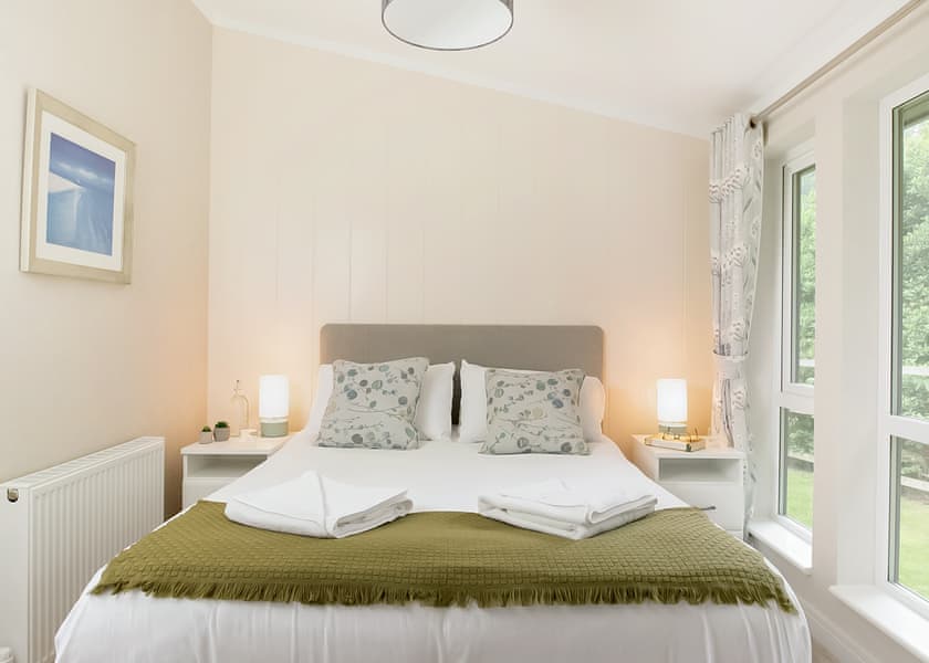 Lake Front Pet 2-bedroom Lodge (Sleeps 4) - Lakeview Manor Lodges, Dunkeswell, Honiton