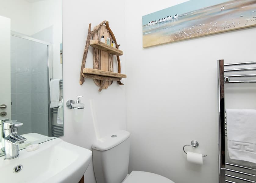 Lake Front Pet 2-bedroom Lodge (Sleeps 4) - Lakeview Manor Lodges, Dunkeswell, Honiton