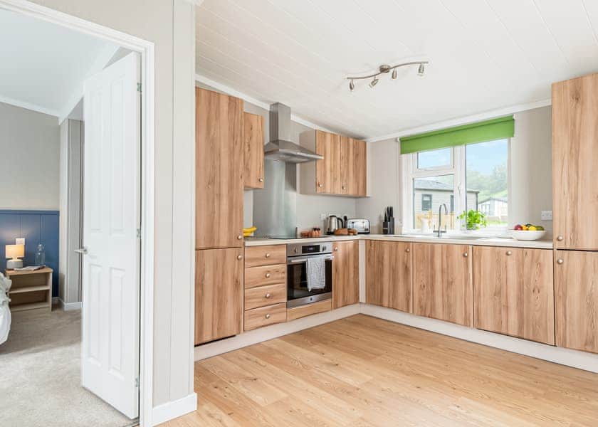 Lake Front 2 bedroom lodge - Lakeview Manor Lodges, Dunkeswell, Honiton