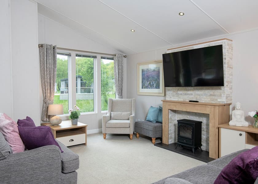 Lake Front Pet 2-bedroom Lodge (Sleeps 6) - Lakeview Manor Lodges, Dunkeswell, Honiton