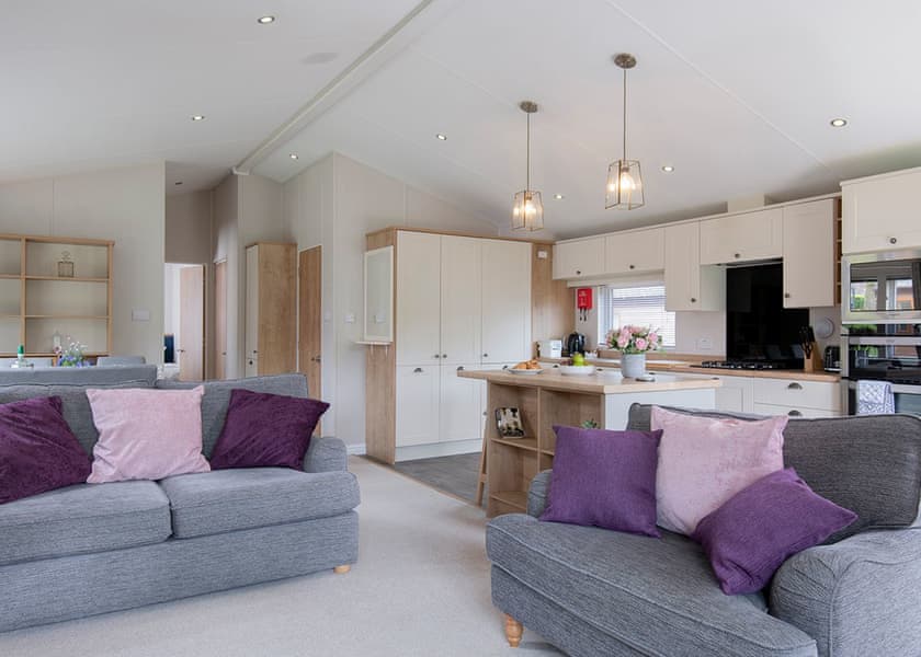 Lake Front Pet 2-bedroom Lodge (Sleeps 6) - Lakeview Manor Lodges, Dunkeswell, Honiton