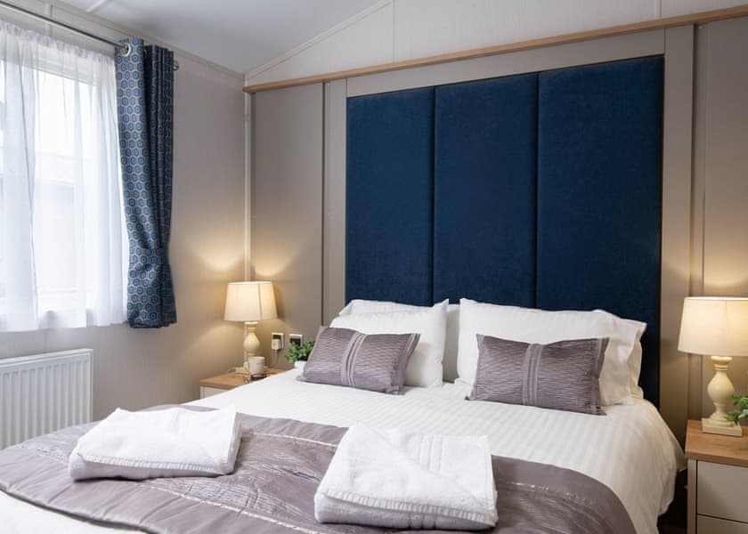 Lake Front Pet 2-bedroom Lodge (Sleeps 6) - Lakeview Manor Lodges, Dunkeswell, Honiton