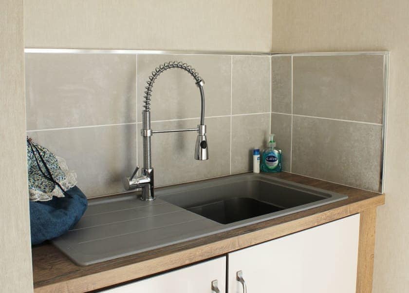 Lake Front 2 bedroom lodge - Lakeview Manor Lodges, Dunkeswell, Honiton