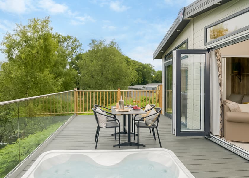 Valley Lake Front 2 bed Hot Tub Pet (sleeps 6) - Lakeview Manor Lodges, Dunkeswell, Honiton