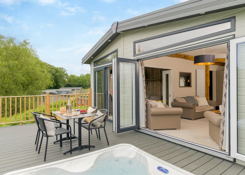 Valley Lake Front 2 bed Hot Tub Pet (sleeps 6) - Lakeview Manor Lodges, Dunkeswell, Honiton