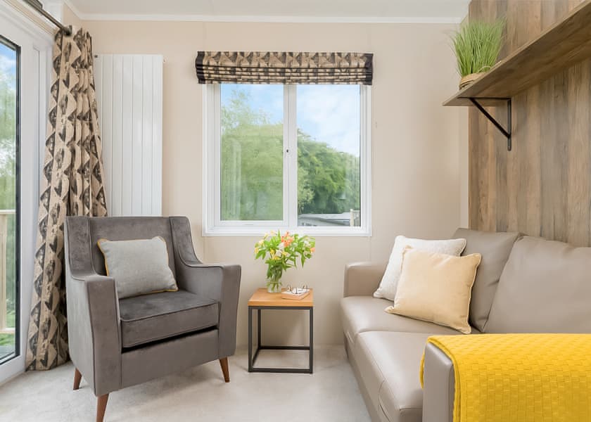 Valley Lake Front 2 bed Hot Tub Pet (sleeps 6) - Lakeview Manor Lodges, Dunkeswell, Honiton