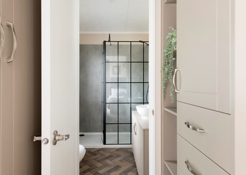 Valley Lake Front 2 bed Hot Tub Pet (sleeps 6) - Lakeview Manor Lodges, Dunkeswell, Honiton