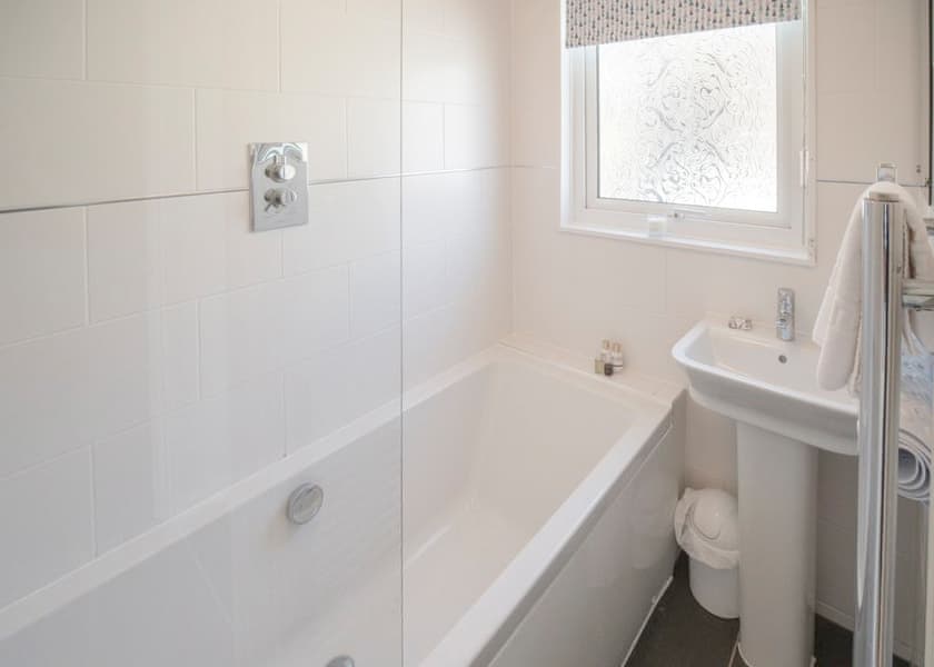 Clifftop Hot Tub Plus (Sleeps 6) - Leonards Cove, Stoke Fleming, Dartmouth