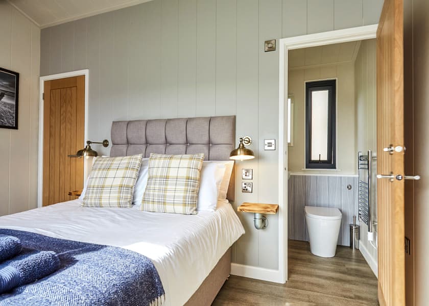 Retreat 2 bed lodge - Letham Feus Park, Leven