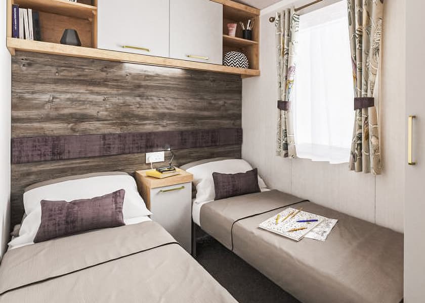 3 Bed Platinum Caravan with Hot Tub - Llanrhidian Holiday Park, Swansea