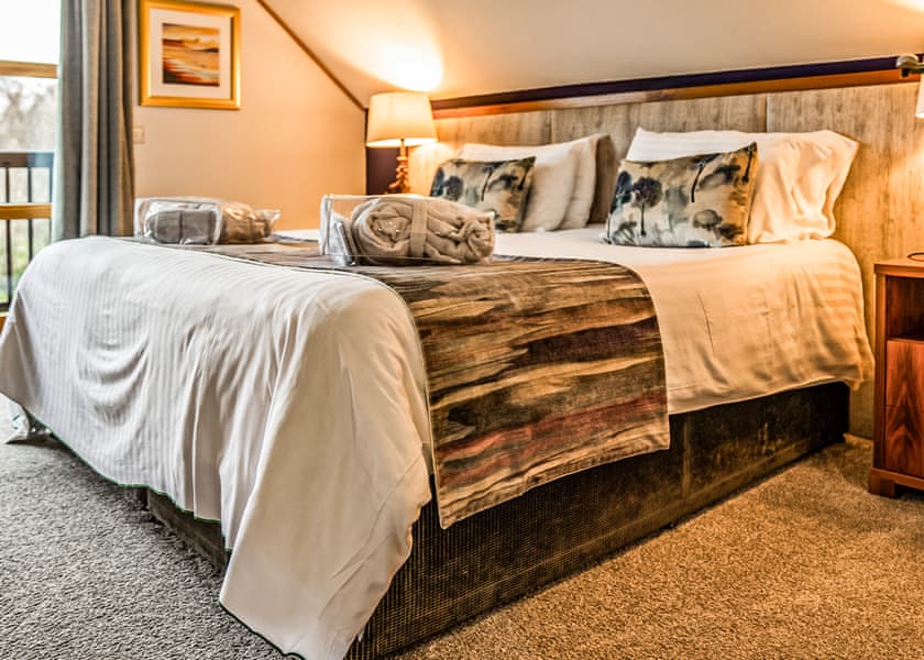 Stewart - Loch Lomond Waterfront Luxury Lodges, Balmaha