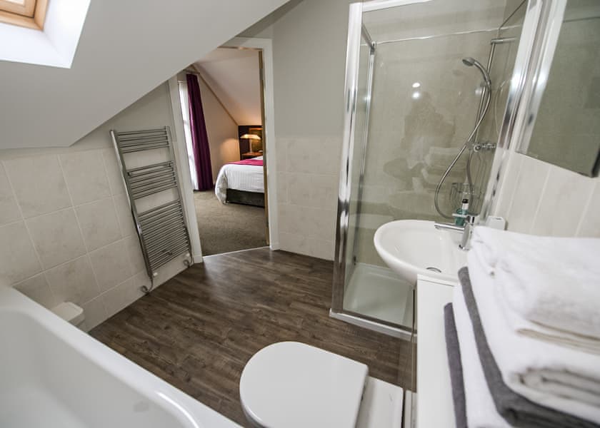 Stewart - Loch Lomond Waterfront Luxury Lodges, Balmaha