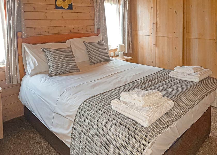 Pine Lodge - Llwyngwair Manor Holiday Park, Newport, Pembrokeshire
