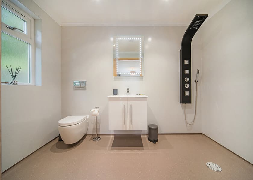 Bridewell Lodge - Llwyngwair Manor Holiday Park, Newport, Pembrokeshire