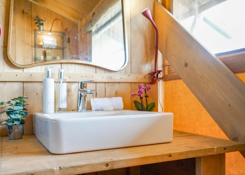 Sea View 2 Bed Hot Tub Safari TentKestrel - Lynmouth Holiday Retreat, Lynton