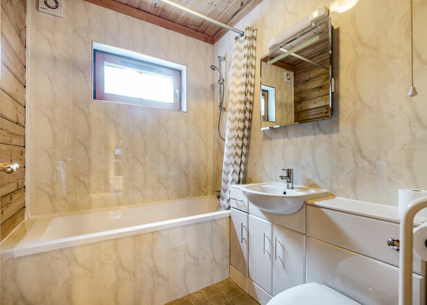 Four Oaks Lodge - Woodside Lodges Country Park, Ledbury