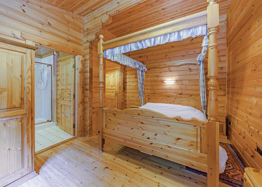 Falcon Wood Lodge - Woodside Lodges Country Park, Ledbury