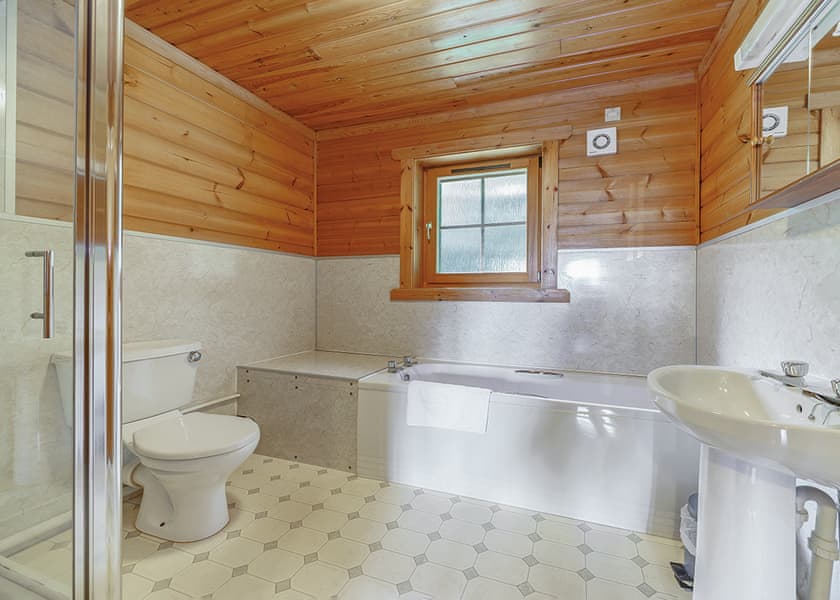 Falcon Wood Lodge - Woodside Lodges Country Park, Ledbury