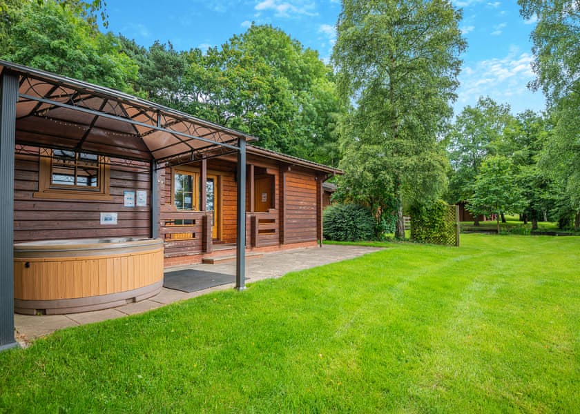 The Lilypad Lodge - Woodside Lodges Country Park, Ledbury