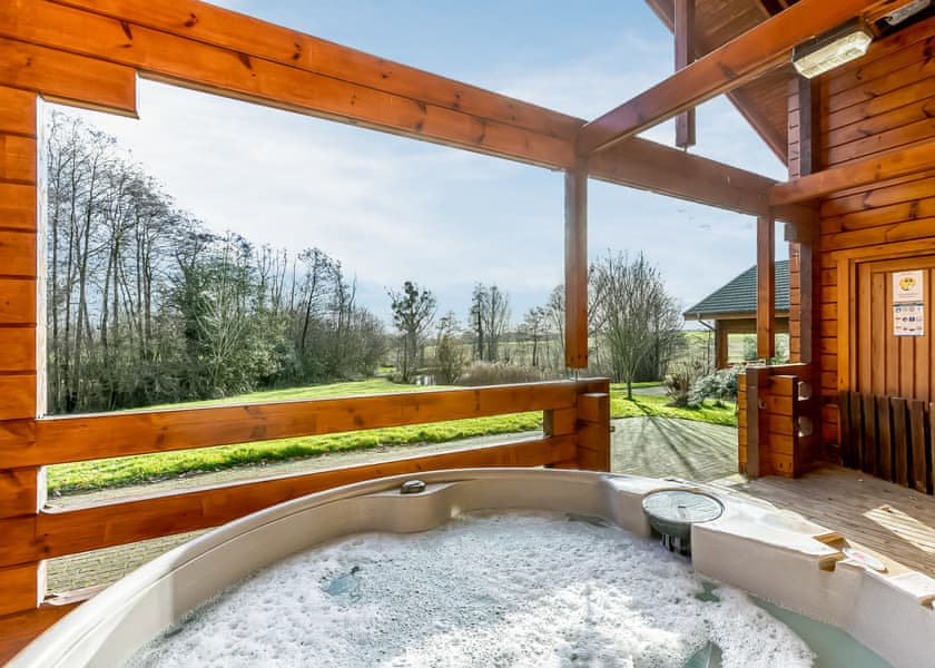 Springpools Retreat - Woodside Lodges Country Park, Ledbury