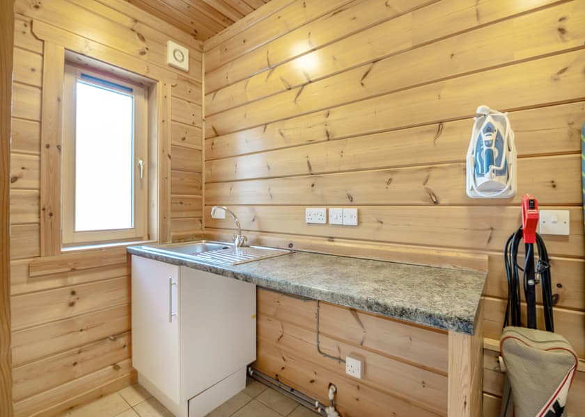 Springpools Retreat - Woodside Lodges Country Park, Ledbury