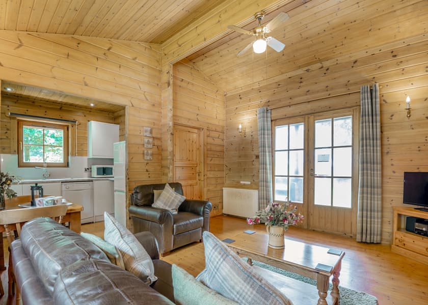 The Waters Edge Lodge - Woodside Lodges Country Park, Ledbury