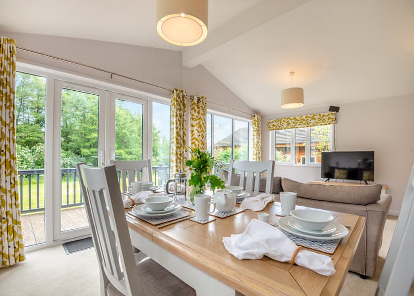 Kingfisher Lodge - Woodside Lodges Country Park, Ledbury