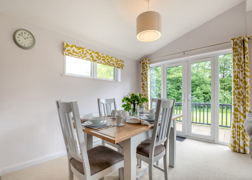 Kingfisher Lodge - Woodside Lodges Country Park, Ledbury