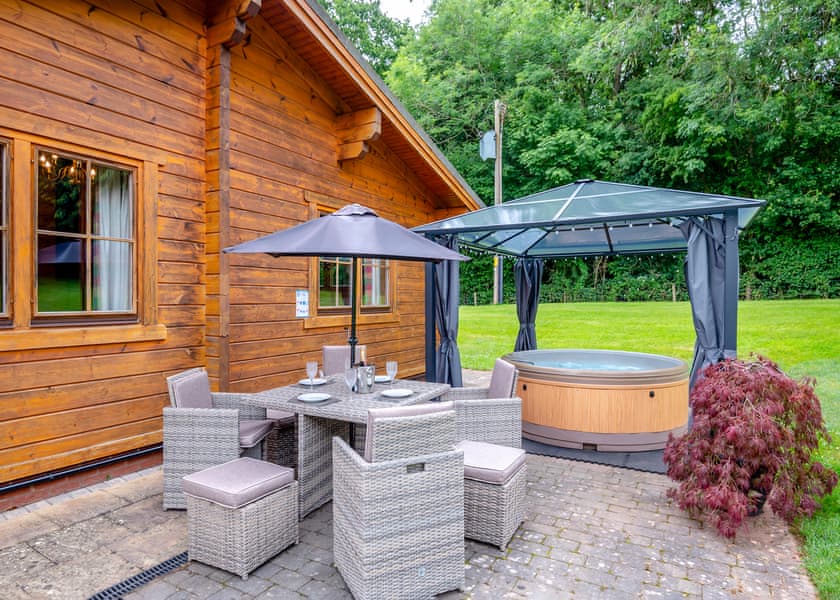 Tangle Wood Lodge VIP - Woodside Lodges Country Park, Ledbury