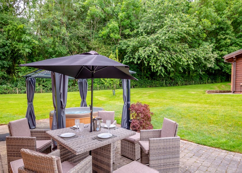 Tangle Wood Lodge VIP - Woodside Lodges Country Park, Ledbury