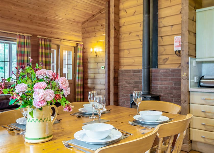 Tangle Wood Lodge VIP - Woodside Lodges Country Park, Ledbury