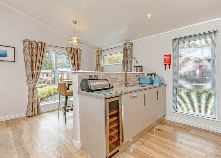 Classic 1 Bed Lodge Hot Tub (Pet) - Loch Lomond Holiday Park, Inveruglas, Argyll