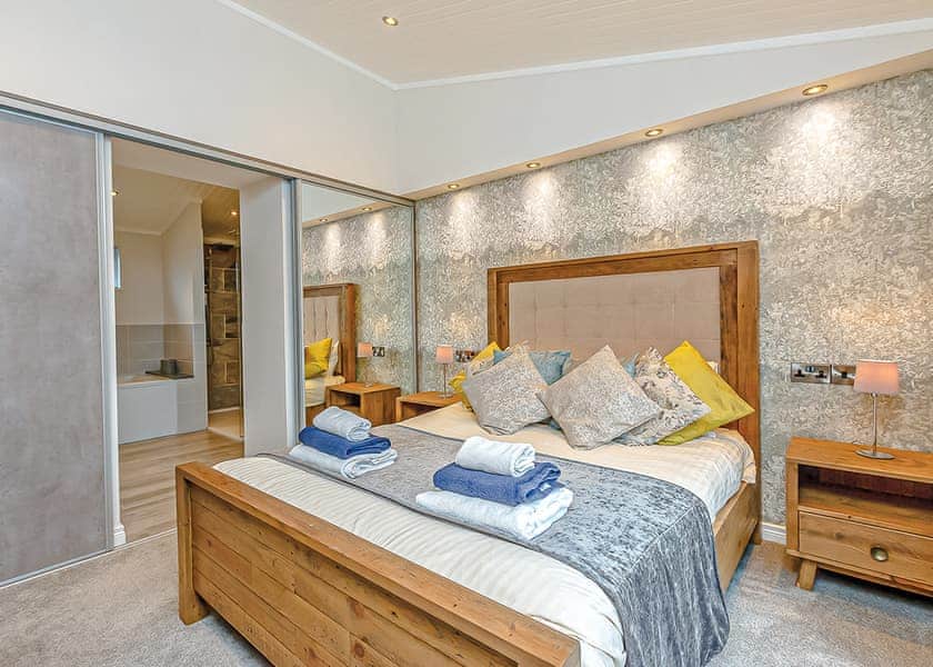 Classic 1 Bed Lodge Hot Tub (Pet) - Loch Lomond Holiday Park, Inveruglas, Argyll