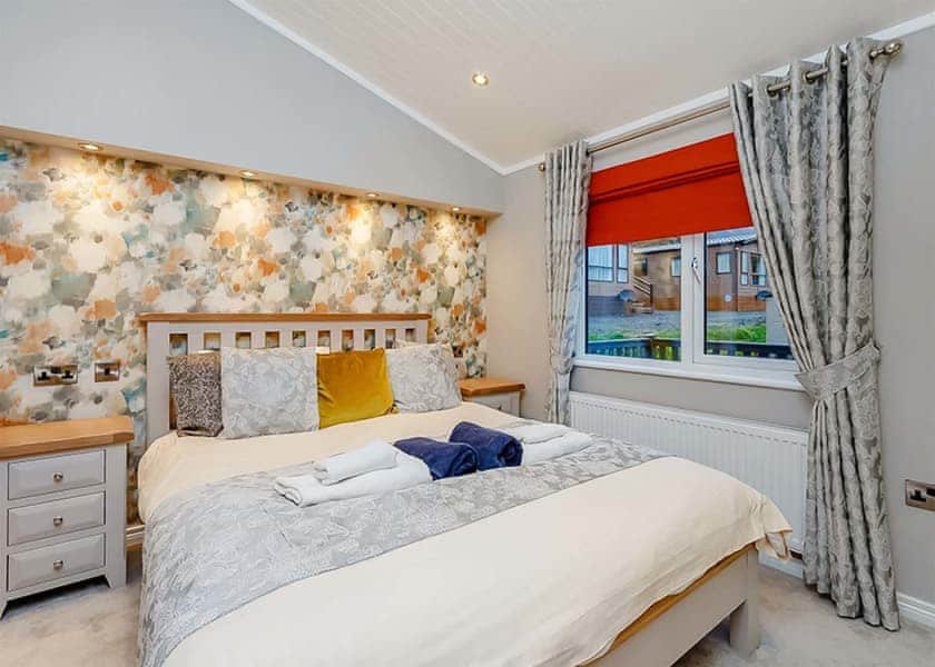 Classic 2 Bed Lodge Hot Tub (Pet) - Loch Lomond Holiday Park, Inveruglas, Argyll