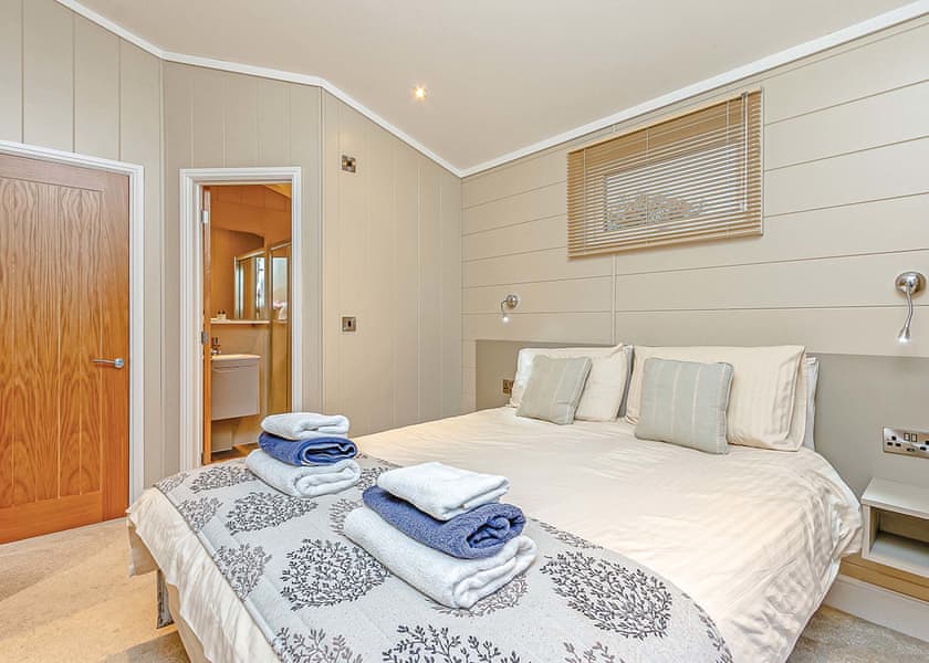 Classic 3 Bed Hot Tub Lodge Pet - Loch Lomond Holiday Park, Inveruglas, Argyll