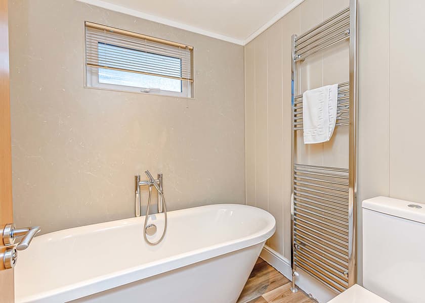 Classic 3 Bed Hot Tub Lodge Pet - Loch Lomond Holiday Park, Inveruglas, Argyll