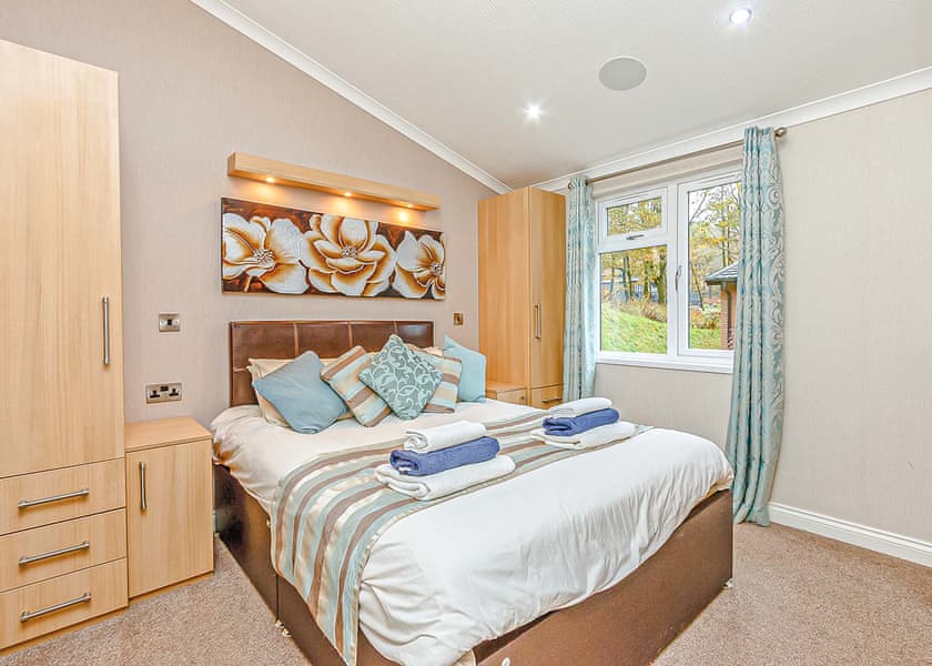 Classic 4 Bed Hot Tub Lodge Pet - Loch Lomond Holiday Park, Inveruglas, Argyll