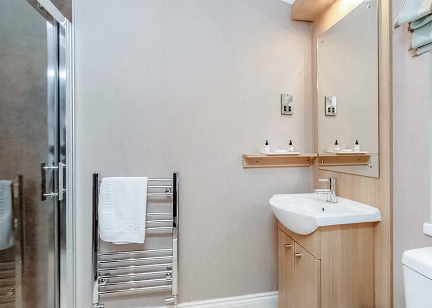 Classic 4 Bed Hot Tub Lodge Pet - Loch Lomond Holiday Park, Inveruglas, Argyll