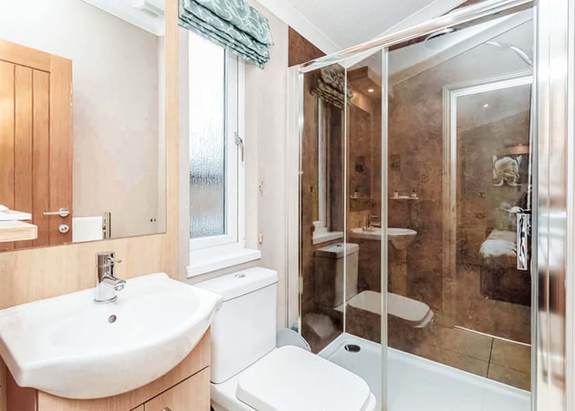 Classic 4 Bed Hot Tub Lodge Pet - Loch Lomond Holiday Park, Inveruglas, Argyll