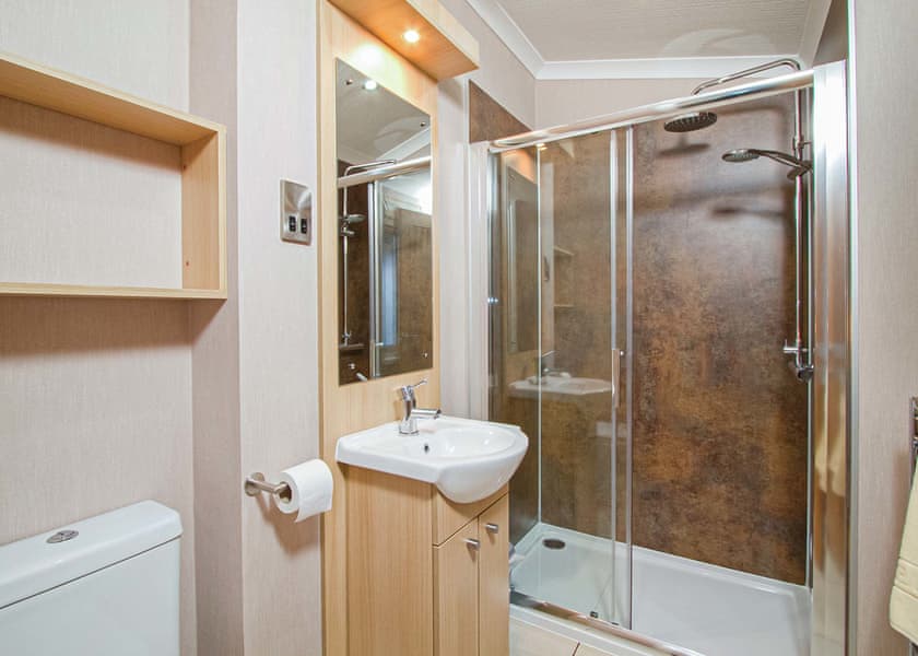 Classic 4 Bed Hot Tub Lodge Pet - Loch Lomond Holiday Park, Inveruglas, Argyll