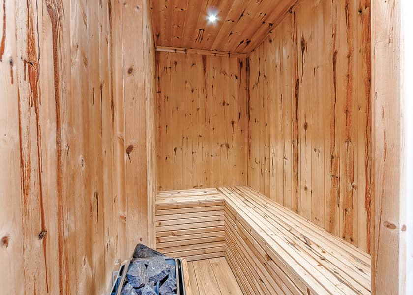 Classic 4 Bed Hot Tub Lodge Pet - Loch Lomond Holiday Park, Inveruglas, Argyll