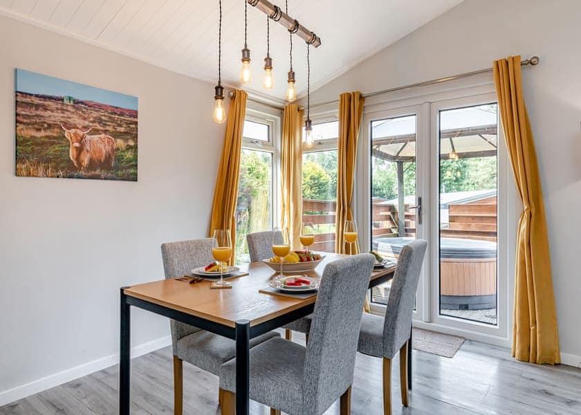 Bakewell Deluxe Lodge Pet - Longnor Wood Holiday Park, Longnor, Nr. Buxton