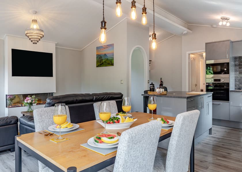 Bakewell Deluxe Lodge Pet - Longnor Wood Holiday Park, Longnor, Nr. Buxton