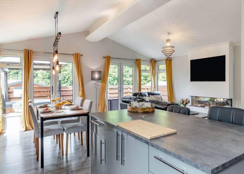 Bakewell Deluxe Lodge Pet - Longnor Wood Holiday Park, Longnor, Nr. Buxton