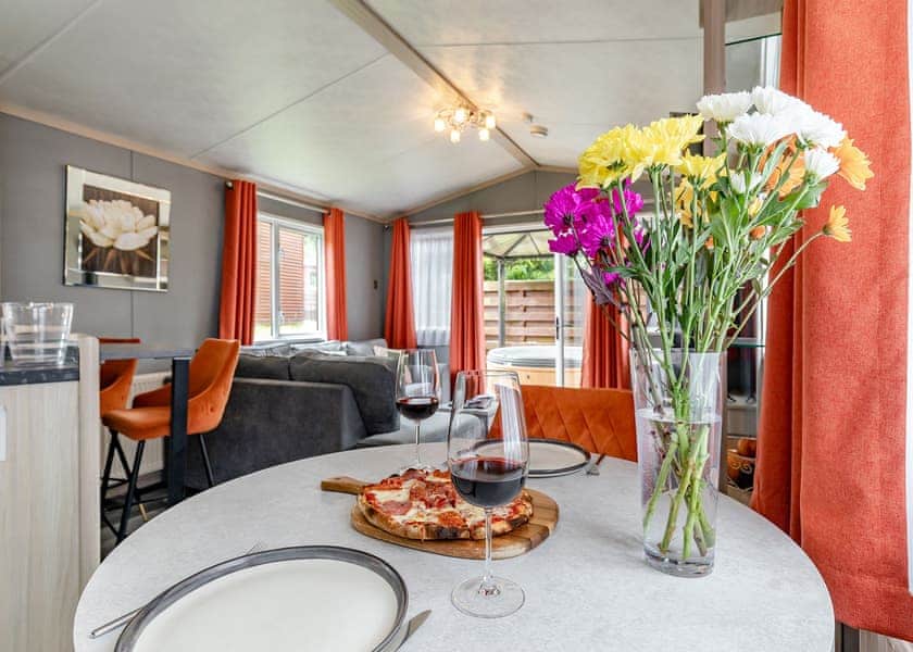 Peak Luxury Lodge Pet - Longnor Wood Holiday Park, Longnor, Nr. Buxton