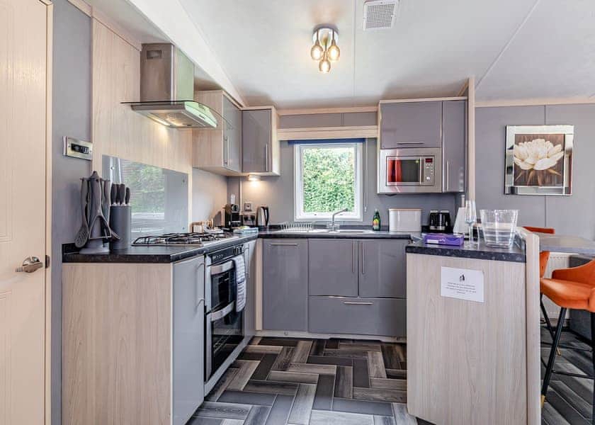 Peak Luxury Lodge Pet - Longnor Wood Holiday Park, Longnor, Nr. Buxton