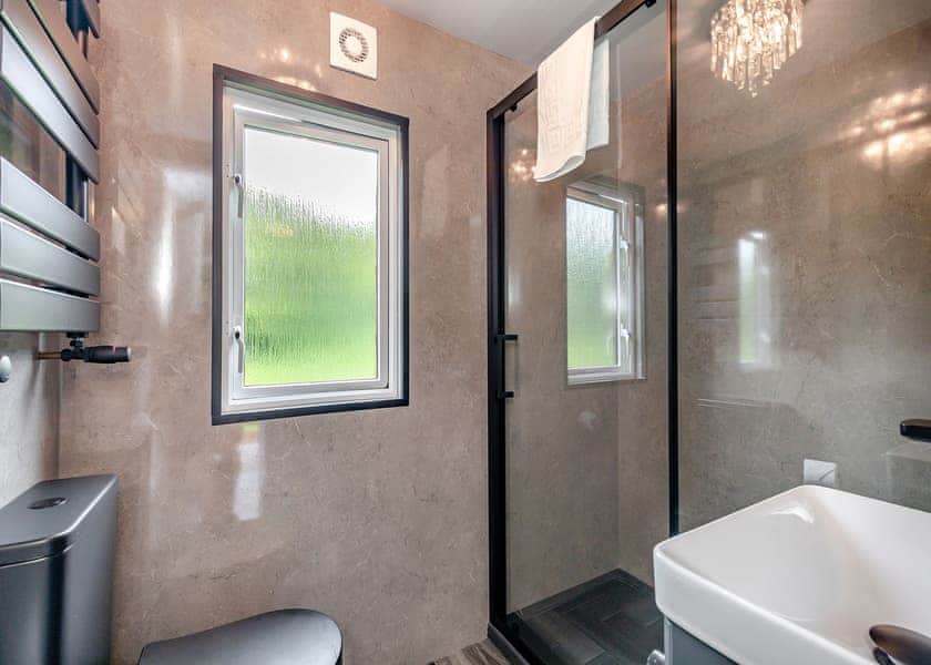 Peak Luxury Lodge Pet - Longnor Wood Holiday Park, Longnor, Nr. Buxton