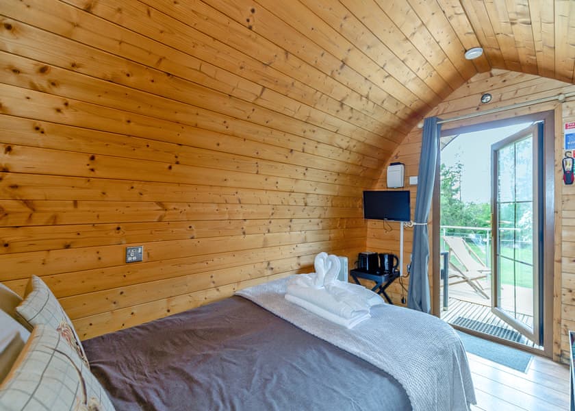 Dove Luxury Glamping Pod - Longnor Wood Holiday Park, Longnor, Nr. Buxton